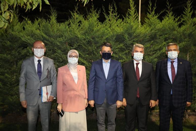 AK Parti Milletvekilleri Bakan Pakdemirle Görüştü 